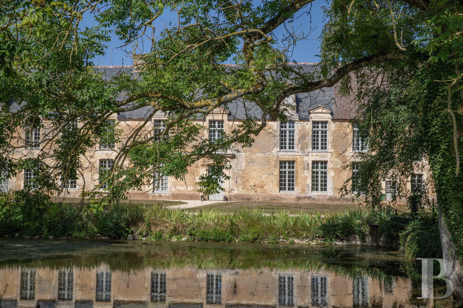 A château and its outbuildings in walled grounds to the north-east of Falaise, in Calvados - photo  n°39